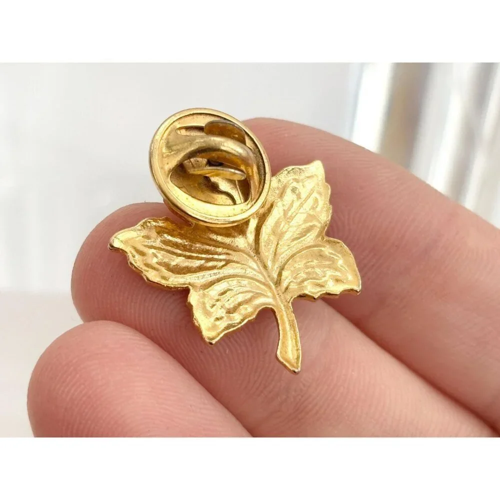 Leaf Shaped Textured Gold Toned Vintage Cute Costume Jewelry Brooch | Lapel Pin